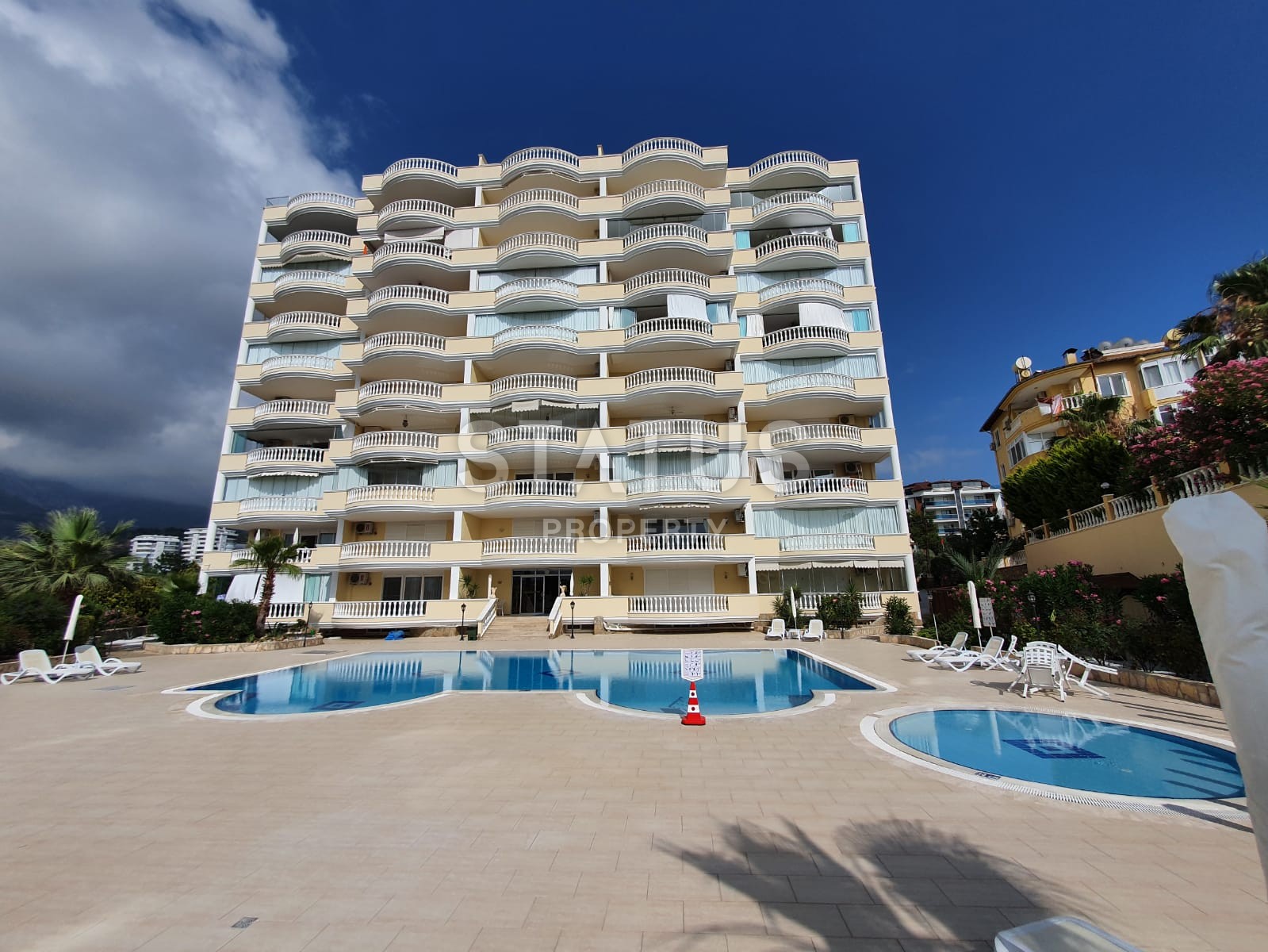 Трехкомнатные апартаменты с мебелью в районе Махмутлар, 145 м2 фото 1