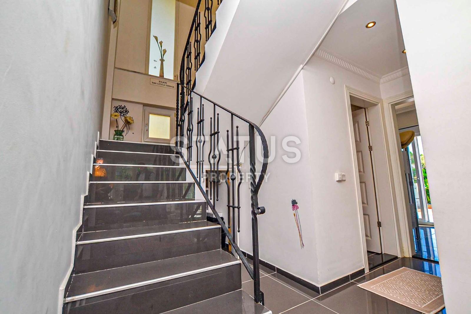 Меблированная вилла 4+1 с личным бассейном и гаражом, 600 м2 фото 13