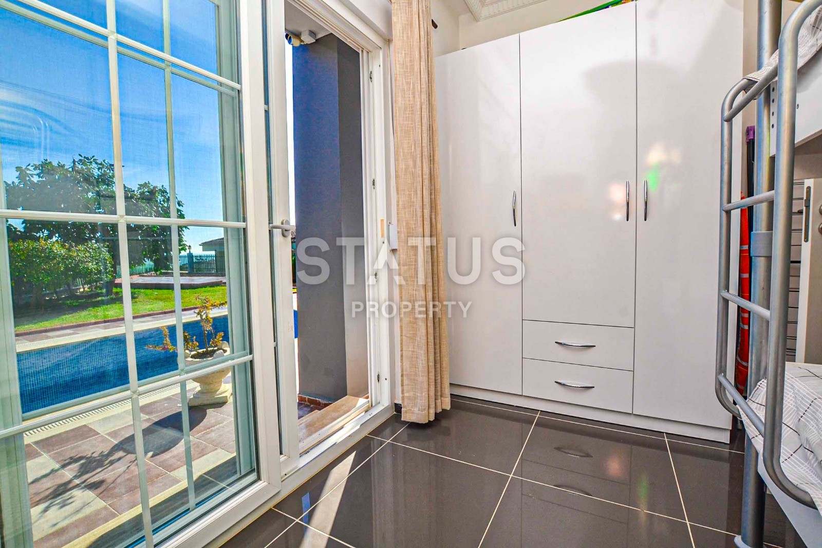 Меблированная вилла 4+1 с личным бассейном и гаражом, 600 м2 фото 15