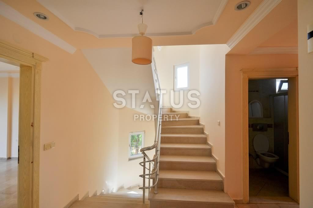 Вилла 4+1 с бассейном и гаражом в районе Махмутлар фото 25