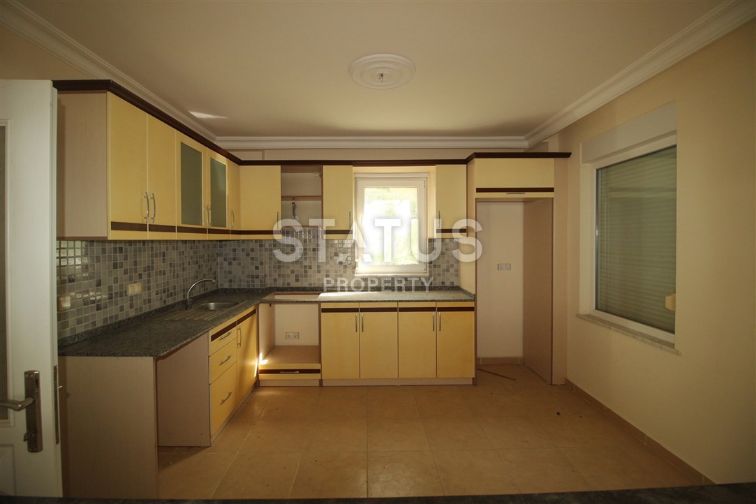 Three-storey villa with a swimming pool in Kargicak area фото 5