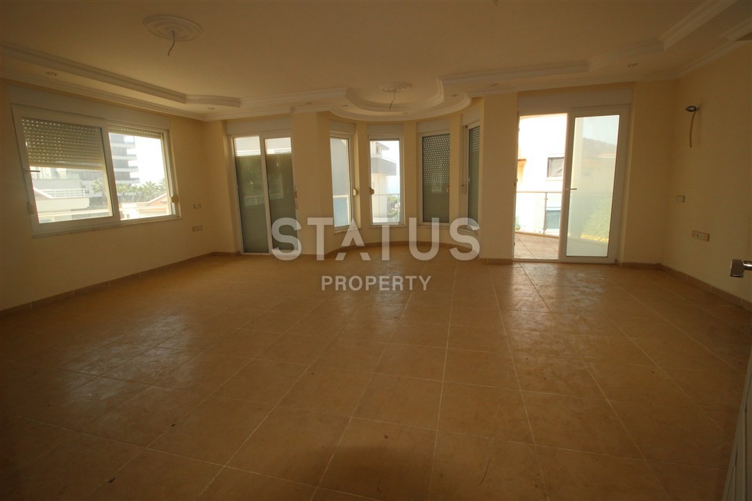 Three-storey villa with a swimming pool in Kargicak area фото 7