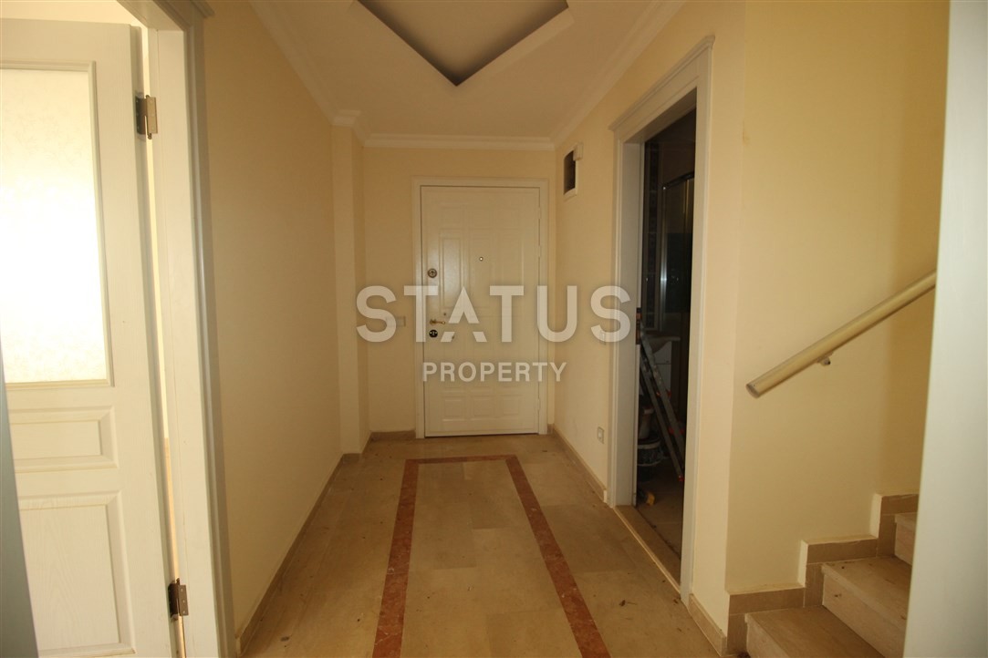 Three-storey villa with a swimming pool in Kargicak area фото 23