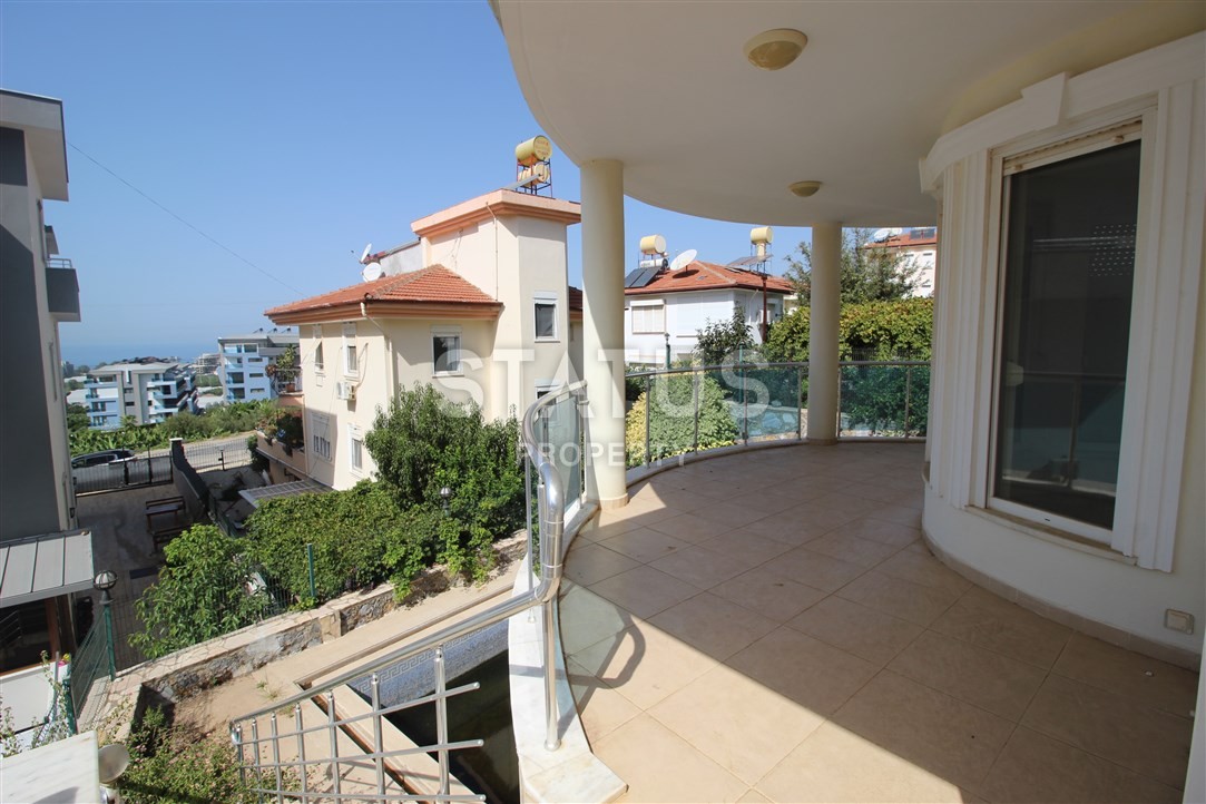 Three-storey villa with a swimming pool in Kargicak area фото 25