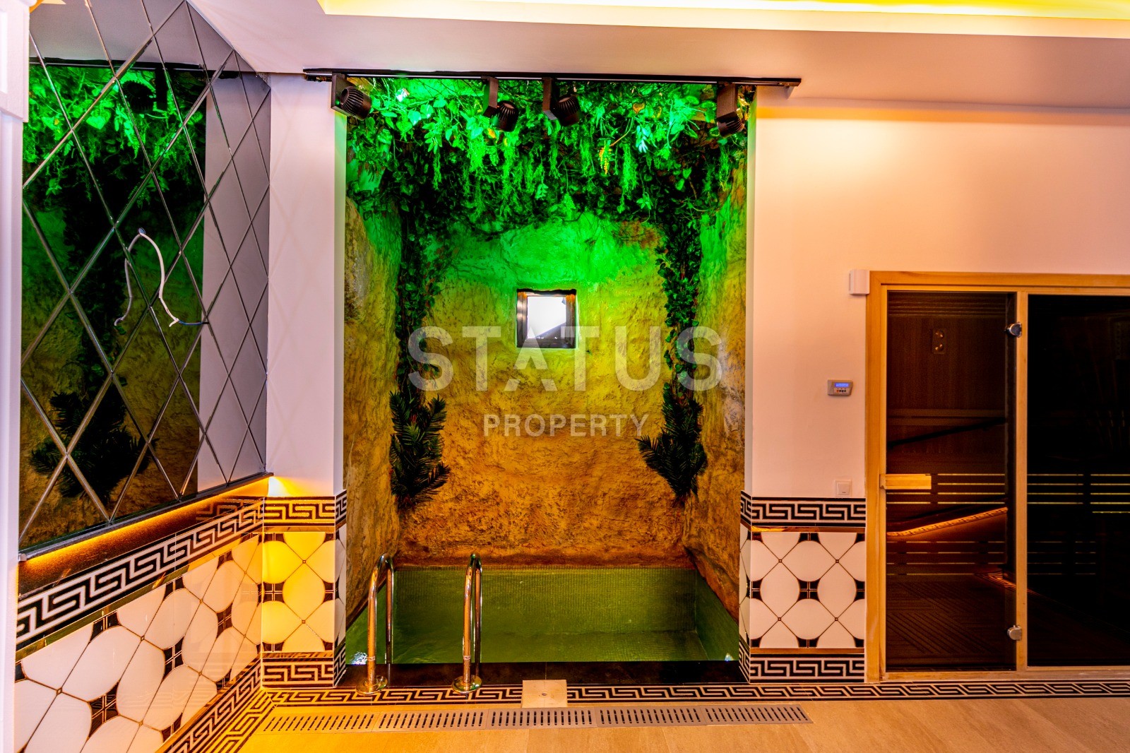 Spacious 3+1 apartment in a luxury complex in Mahmutlar фото 16