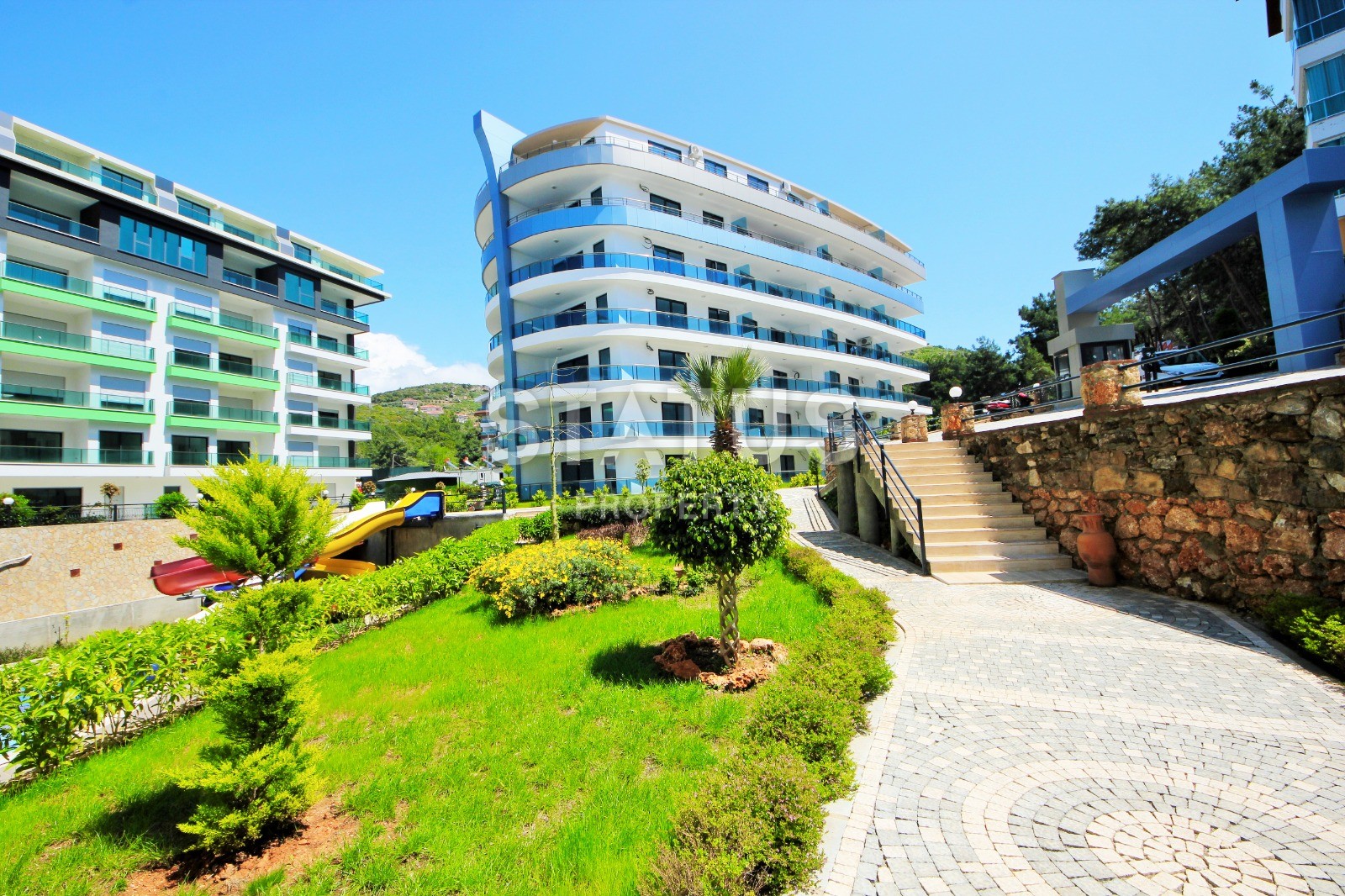 Luxury apartments in a modern complex in the Kargicak area фото 12