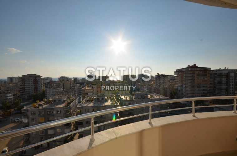 Отличная трехкомнатная квартира на высоком этаже! Красивый вид, супер цена! фото 1