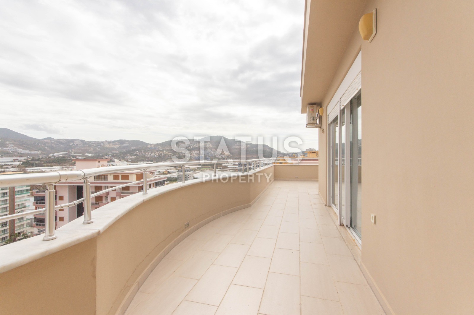 Пентхаус с невероятными видами на первой линии в добротном доме. 230 кв.м. фото 5