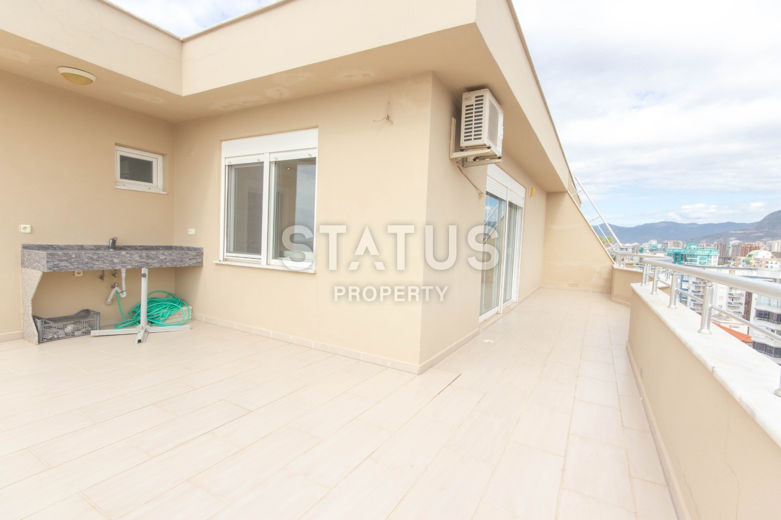 Пентхаус с невероятными видами на первой линии в добротном доме. 230 кв.м. фото 9