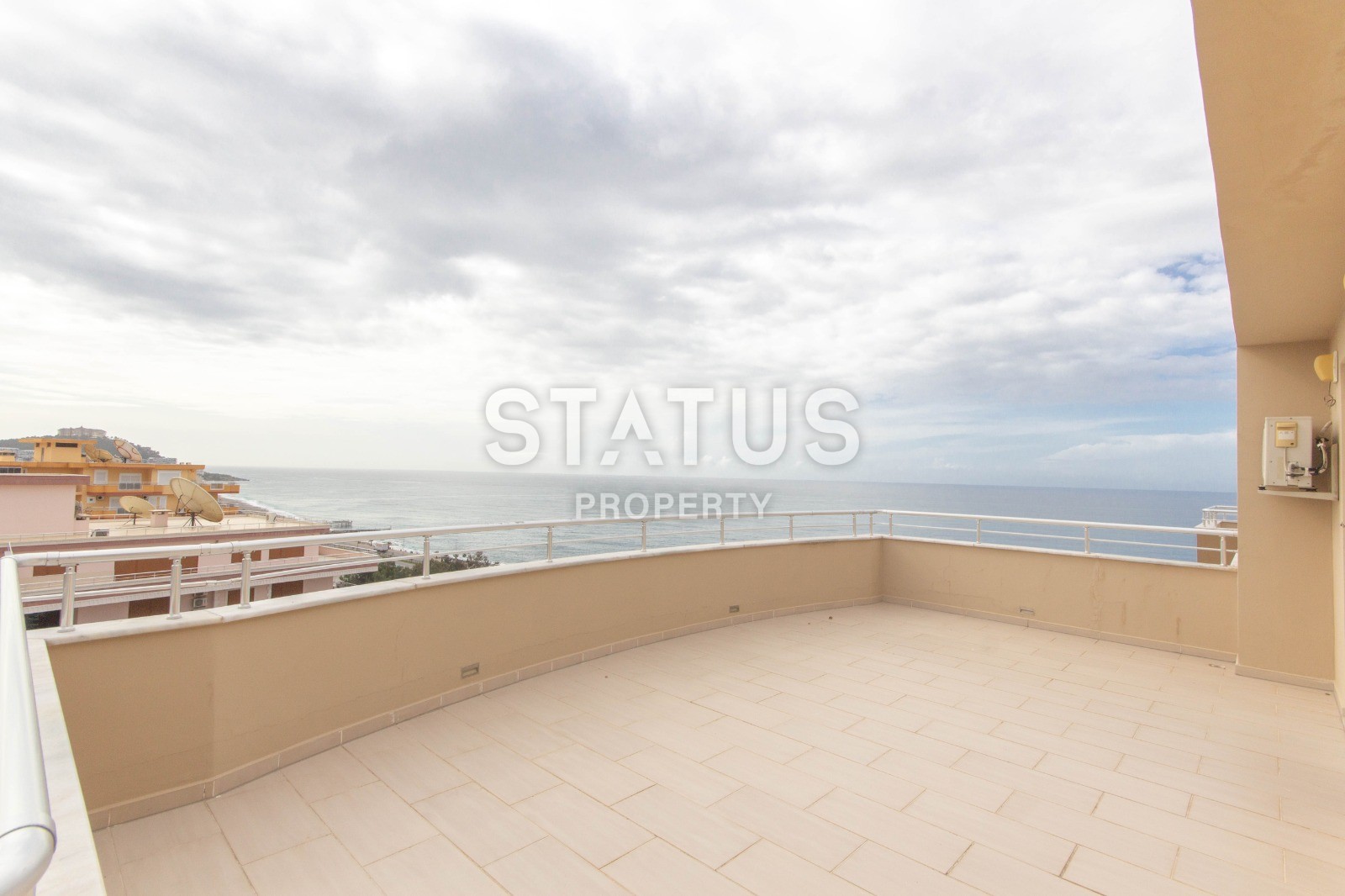 Пентхаус с невероятными видами на первой линии в добротном доме. 230 кв.м. фото 15