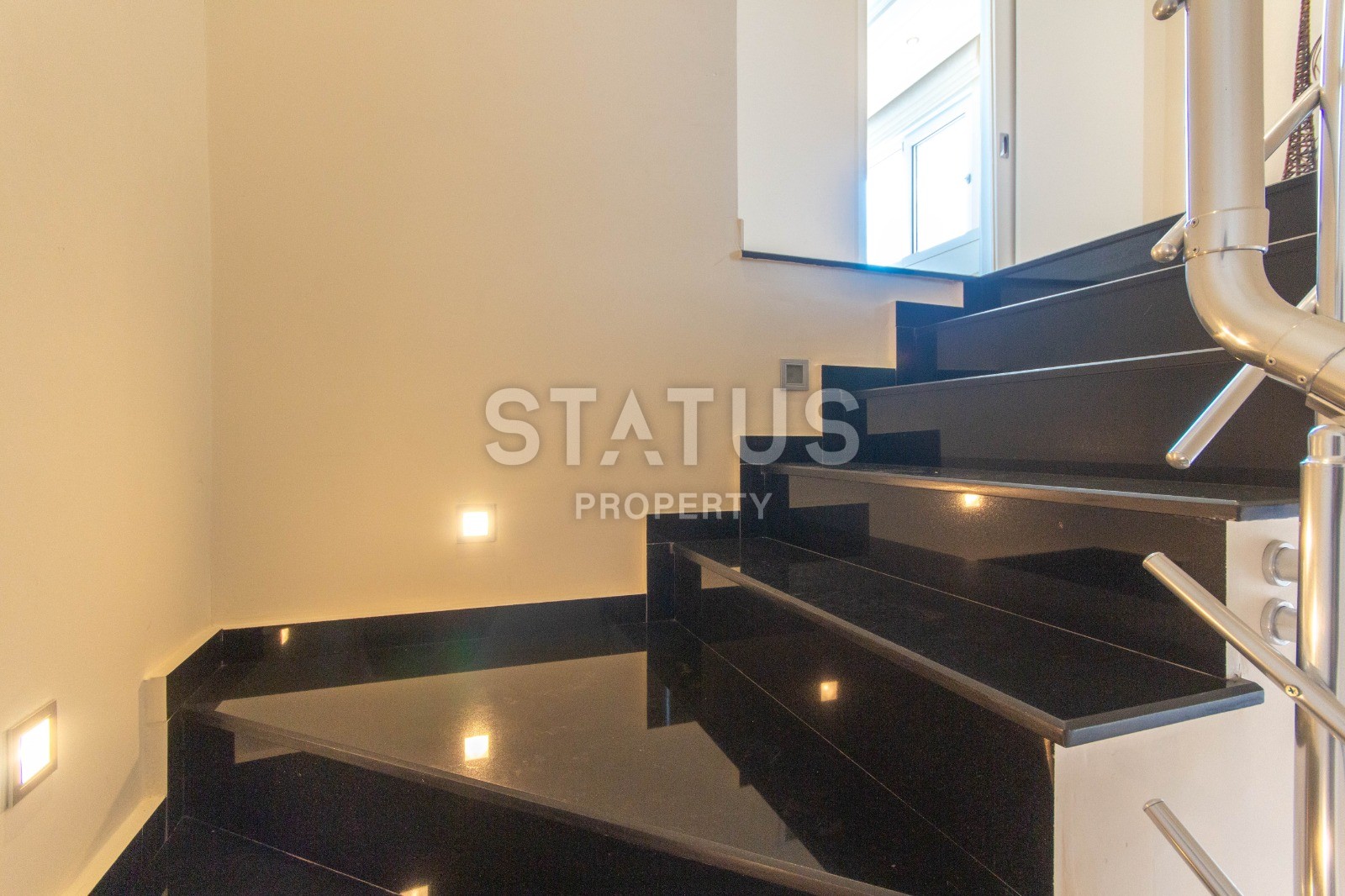 Пентхаус с невероятными видами на первой линии в добротном доме. 230 кв.м. фото 20