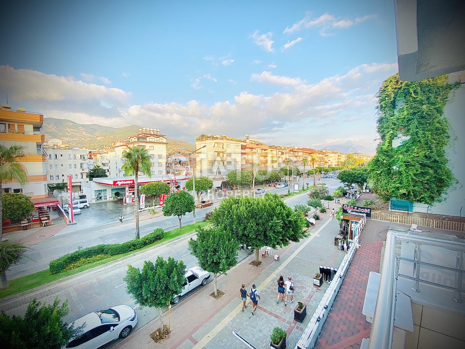 Четырехкомнатная квартира в центре города, 140 м2 фото 3