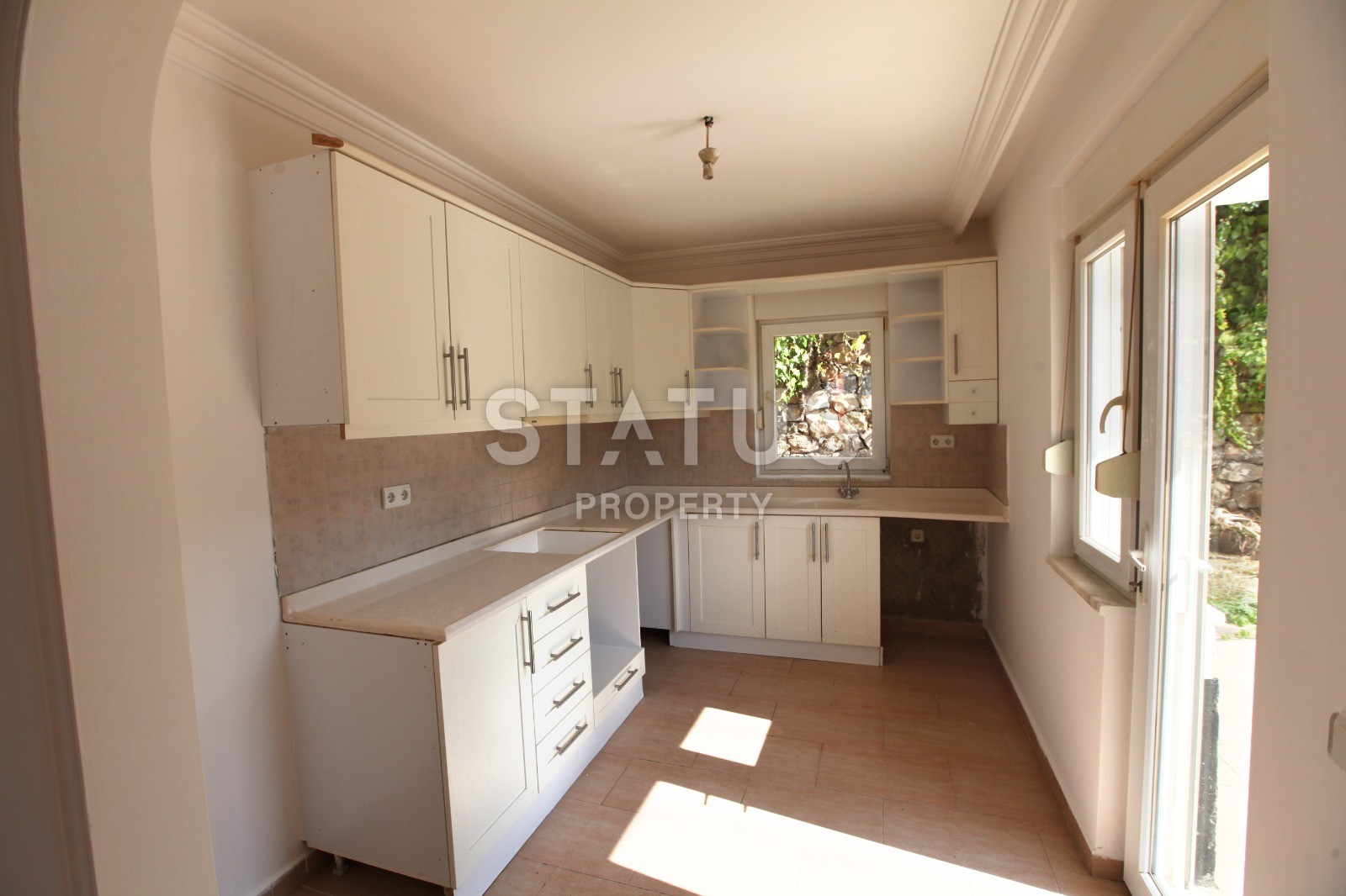 Two-storey villa with a swimming pool in Kargicak, 280 m2 фото 16