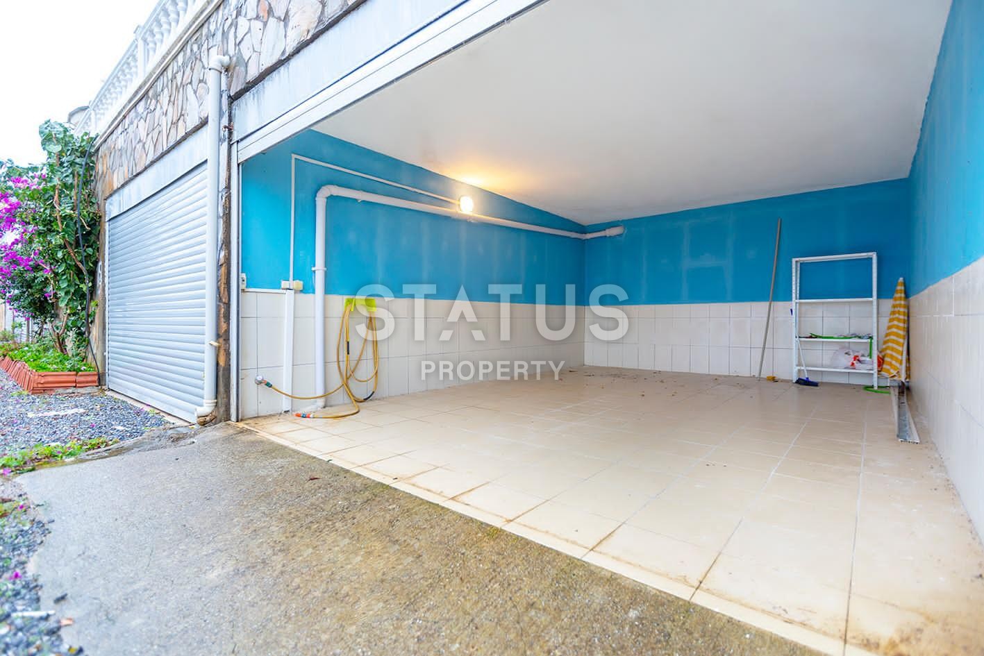 Furnished villa with private garage in Kargicak. 190 sq.m. фото 12