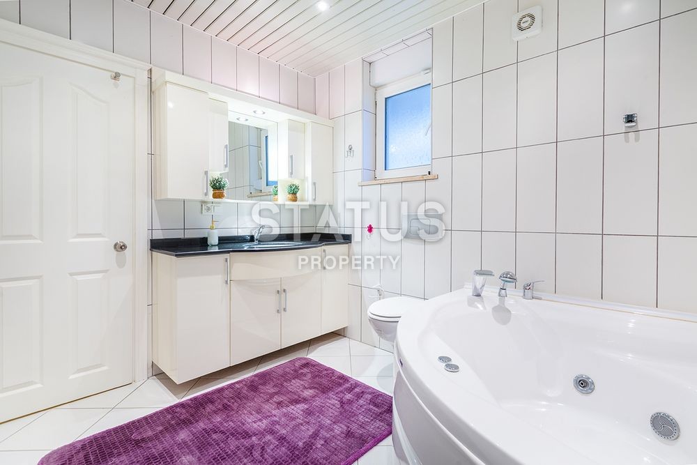 Furnished villa with private garage in Kargicak. 190 sq.m. фото 13