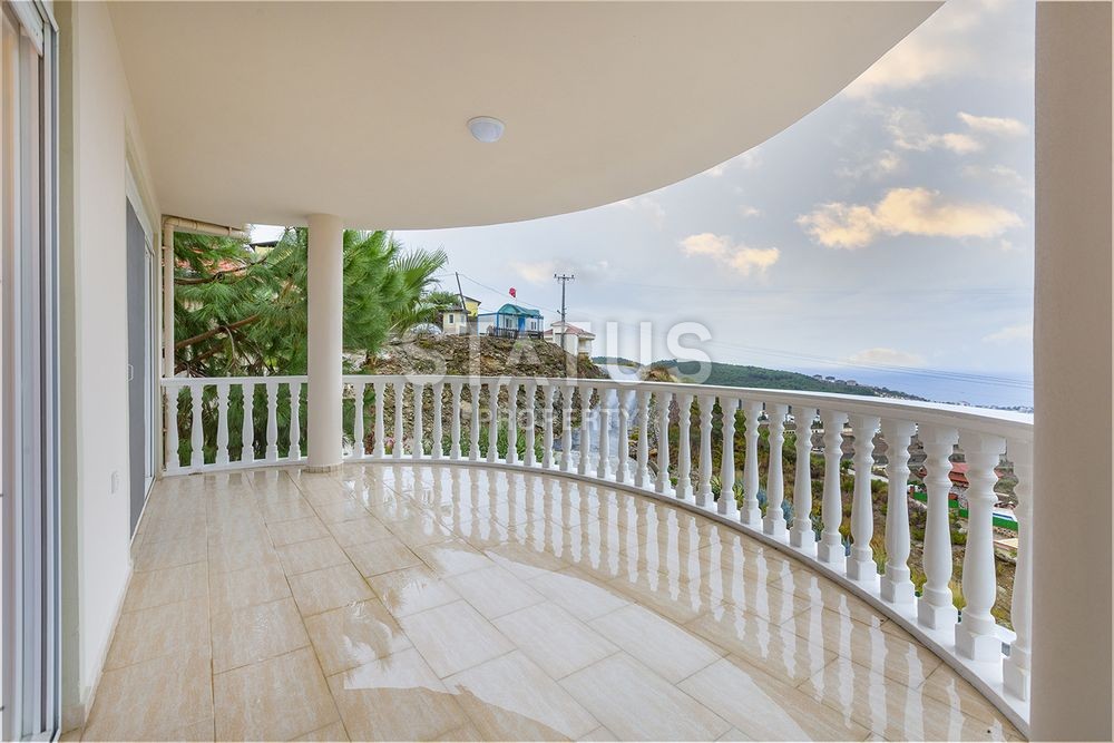 Furnished villa with private garage in Kargicak. 190 sq.m. фото 16