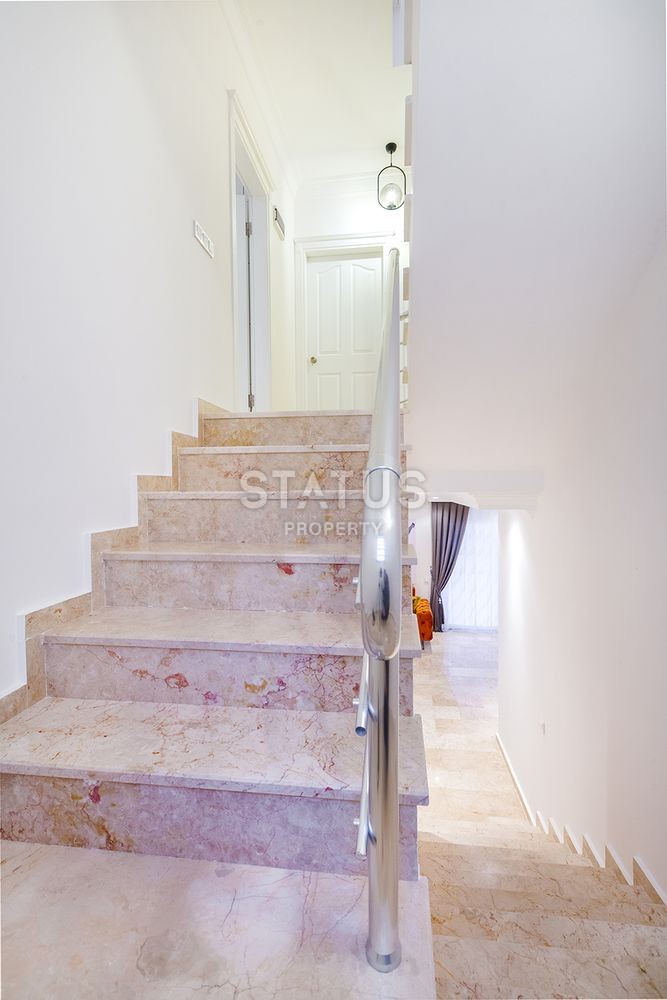 Furnished villa with private garage in Kargicak. 190 sq.m. фото 17