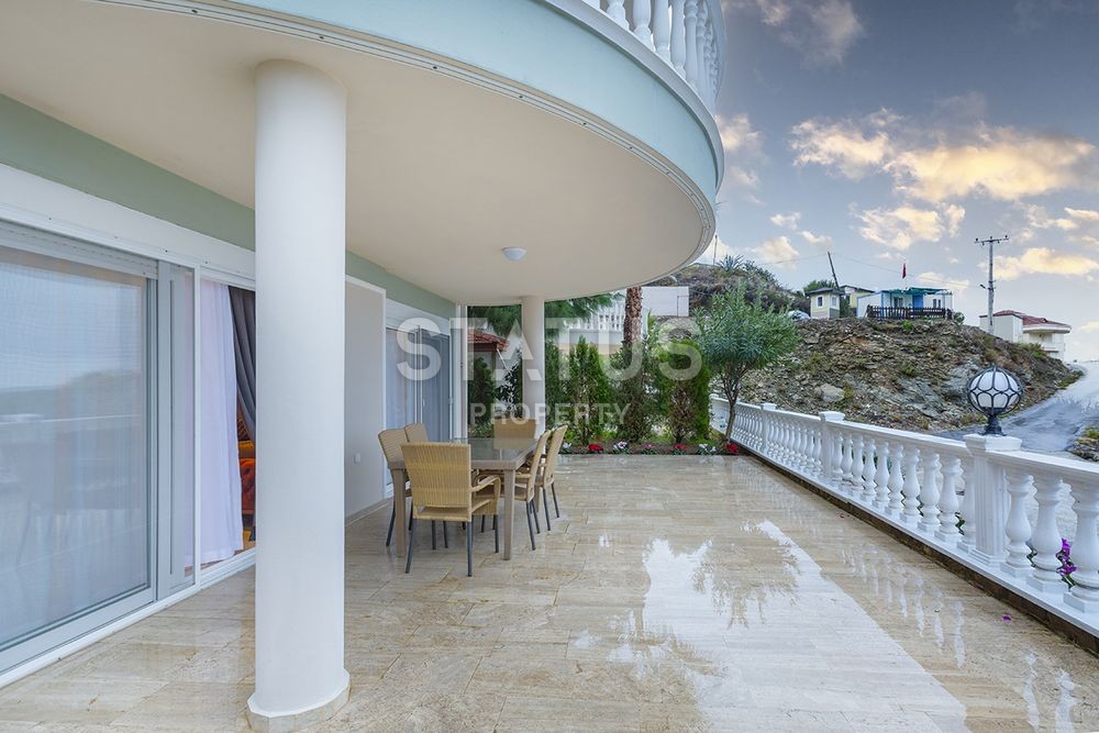 Furnished villa with private garage in Kargicak. 190 sq.m. фото 25