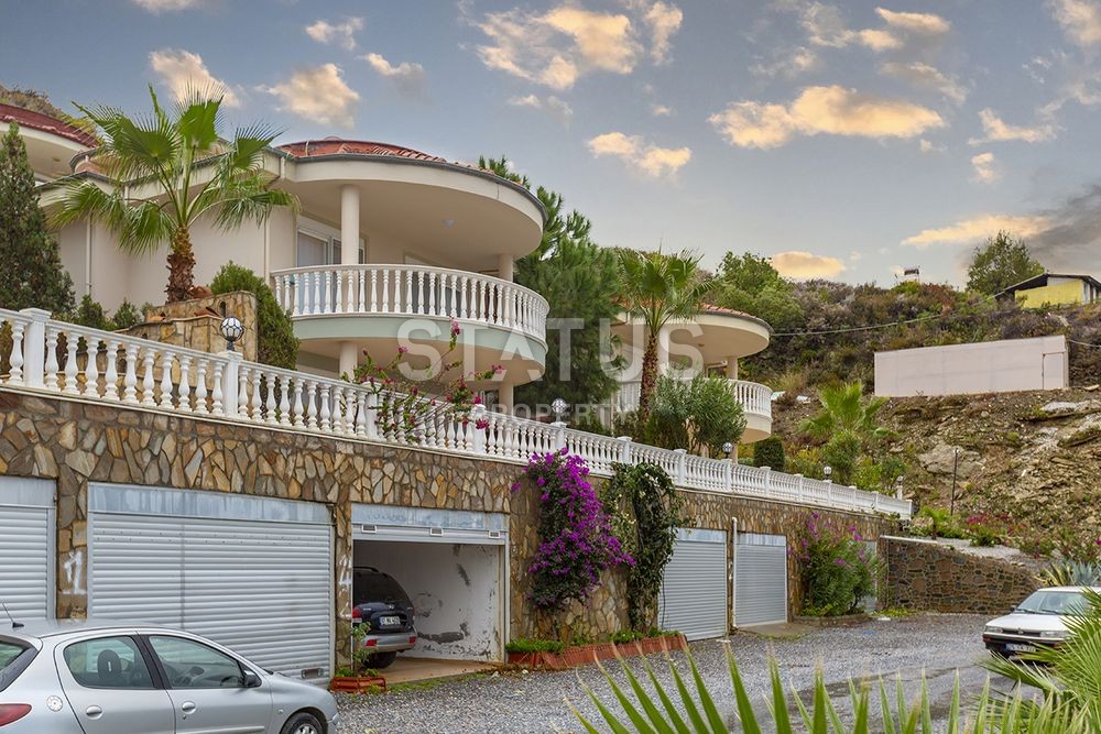 Furnished villa with private garage in Kargicak. 190 sq.m. фото 27