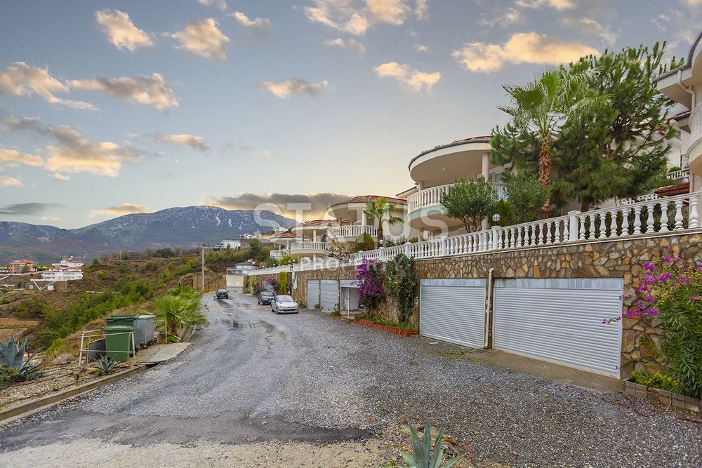 Furnished villa with private garage in Kargicak. 190 sq.m. фото 31