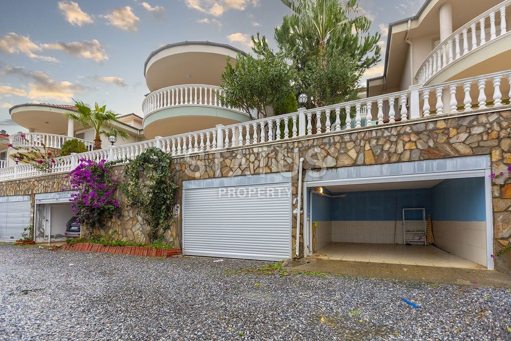 Furnished villa with private garage in Kargicak. 190 sq.m. фото 32