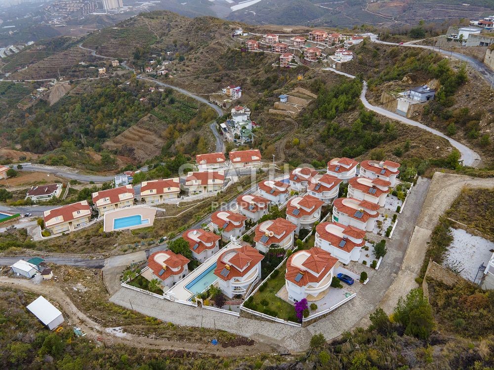 Furnished villa with private garage in Kargicak. 190 sq.m. фото 35