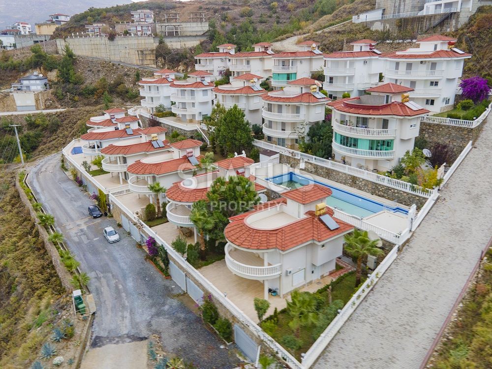 Furnished villa with private garage in Kargicak. 190 sq.m. фото 36