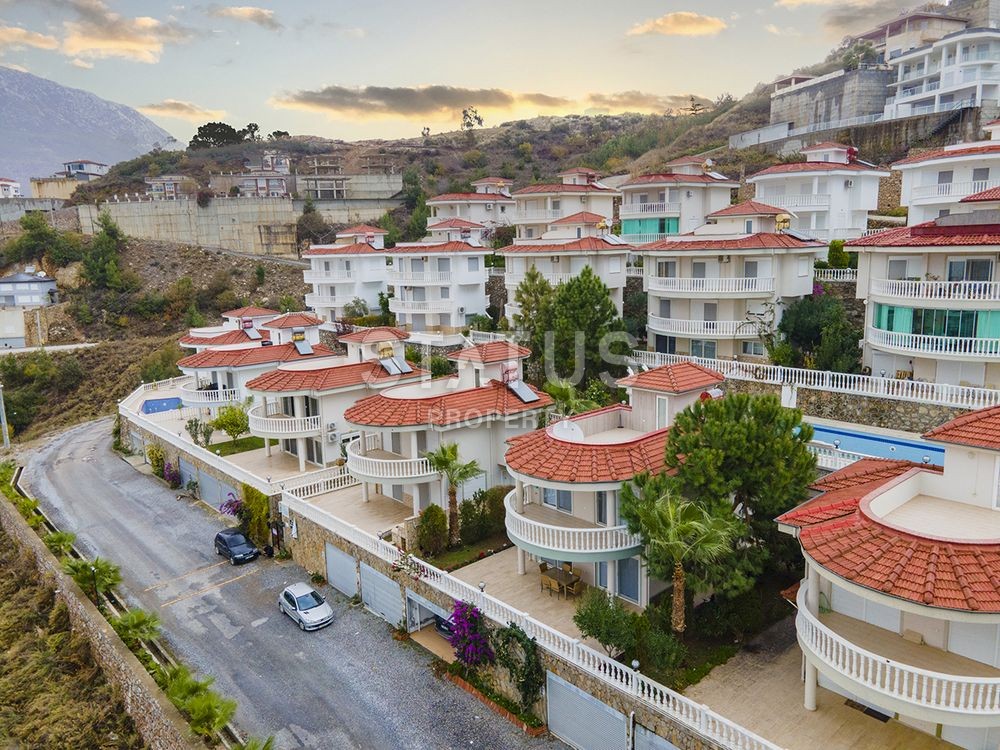 Furnished villa with private garage in Kargicak. 190 sq.m. фото 37