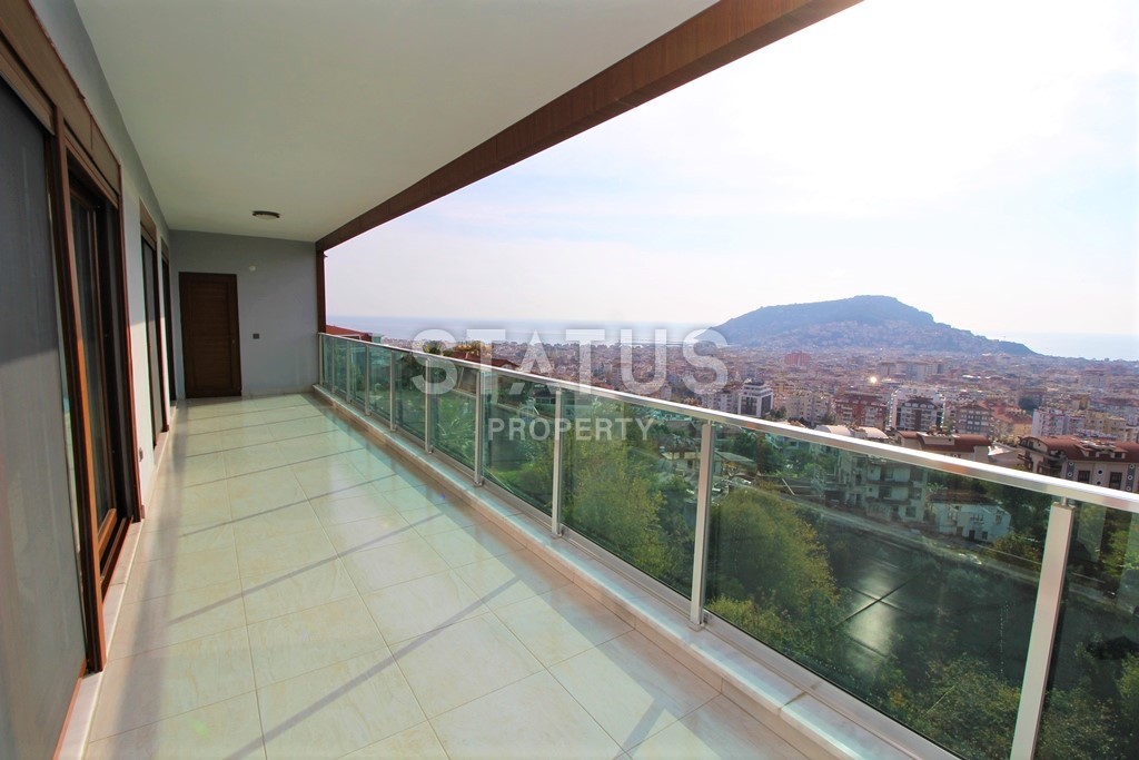 Апартаменты с шикарным видом на море, город и крепость Кале в центре города, 170 м2 фото 17