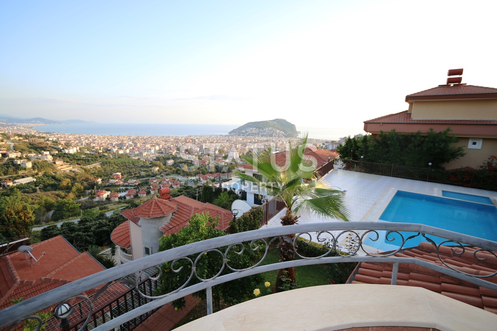 Потрясающая вилла с видом на Средиземное море и всю Алании. 230 кв.м. фото 12