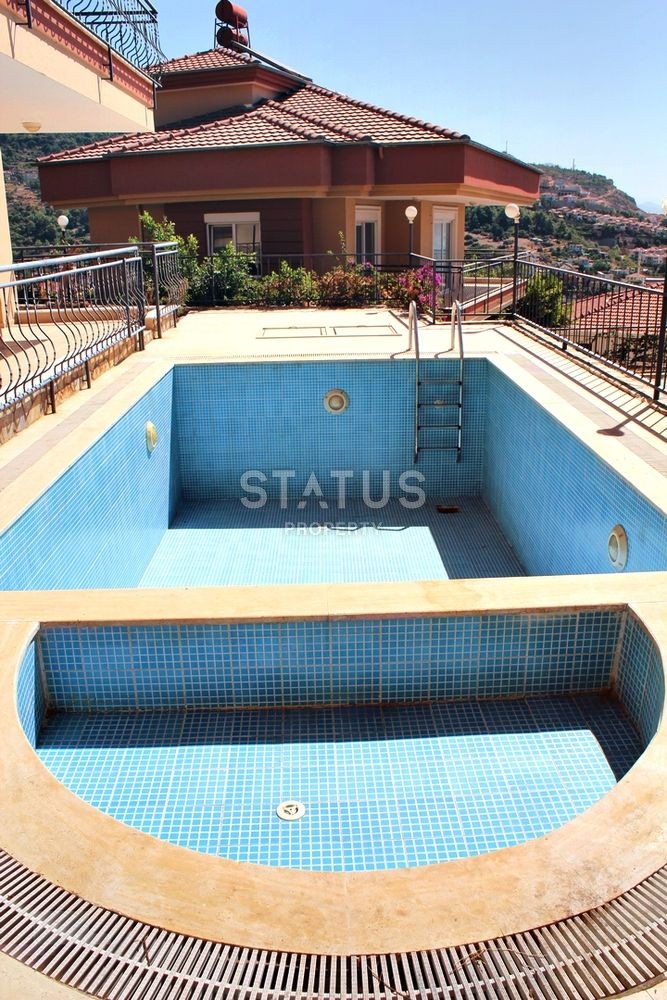 Вилла с частным бассейном в центральной части Алании 240 кв.м. фото 3