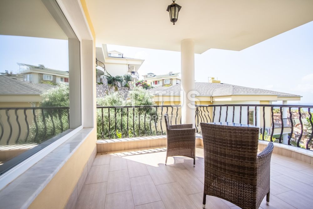 Просторная вилла 3+1 с видом на море в районе Каргыджак, 200 м2 фото 8