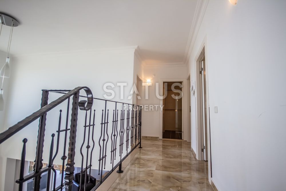 Просторная вилла 3+1 с видом на море в районе Каргыджак, 200 м2 фото 20