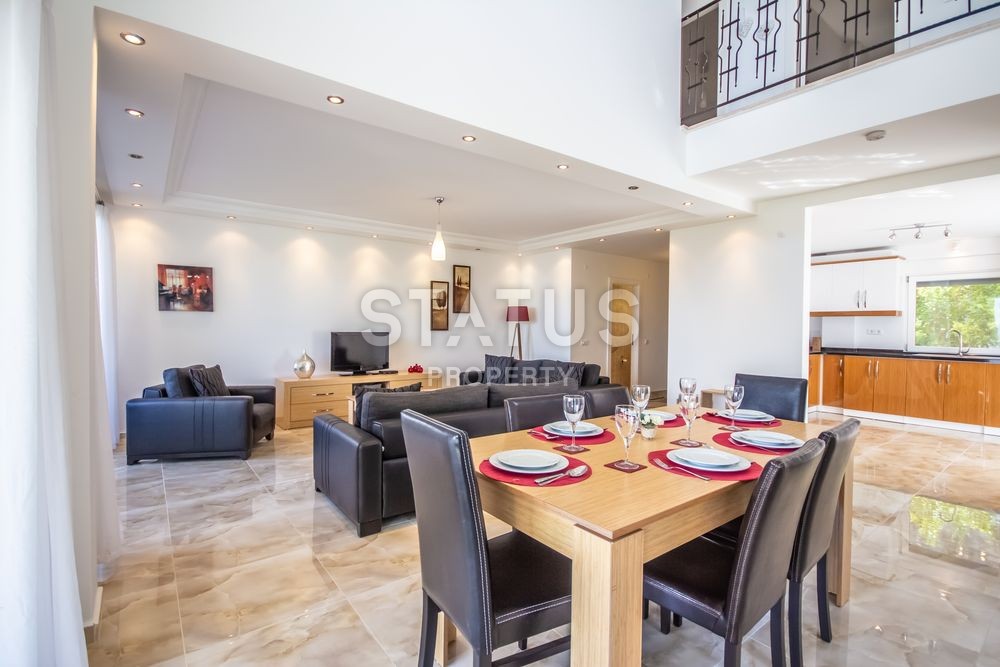 Просторная вилла 3+1 с видом на море в районе Каргыджак, 200 м2 фото 24