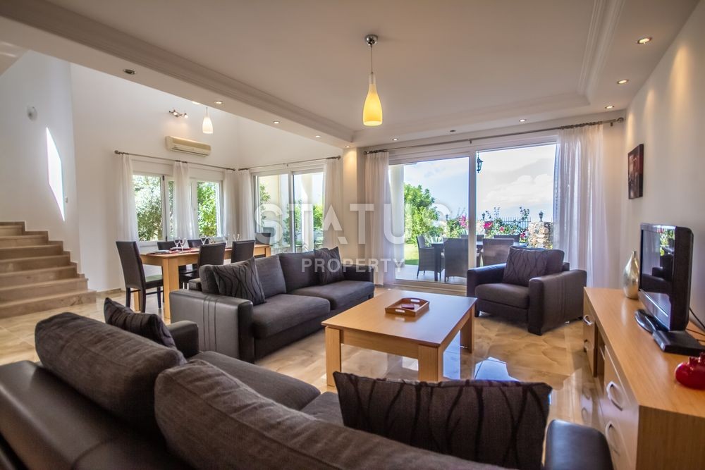 Просторная вилла 3+1 с видом на море в районе Каргыджак, 200 м2 фото 28