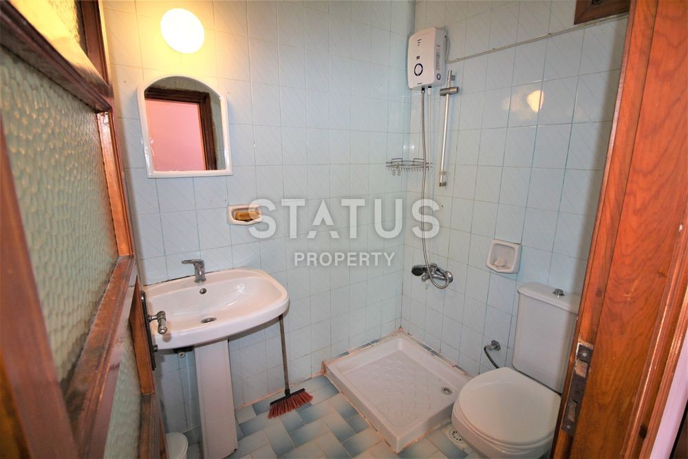 Бюджетная квартира в центре города, в ста метрах от моря, 55 м2 фото 3