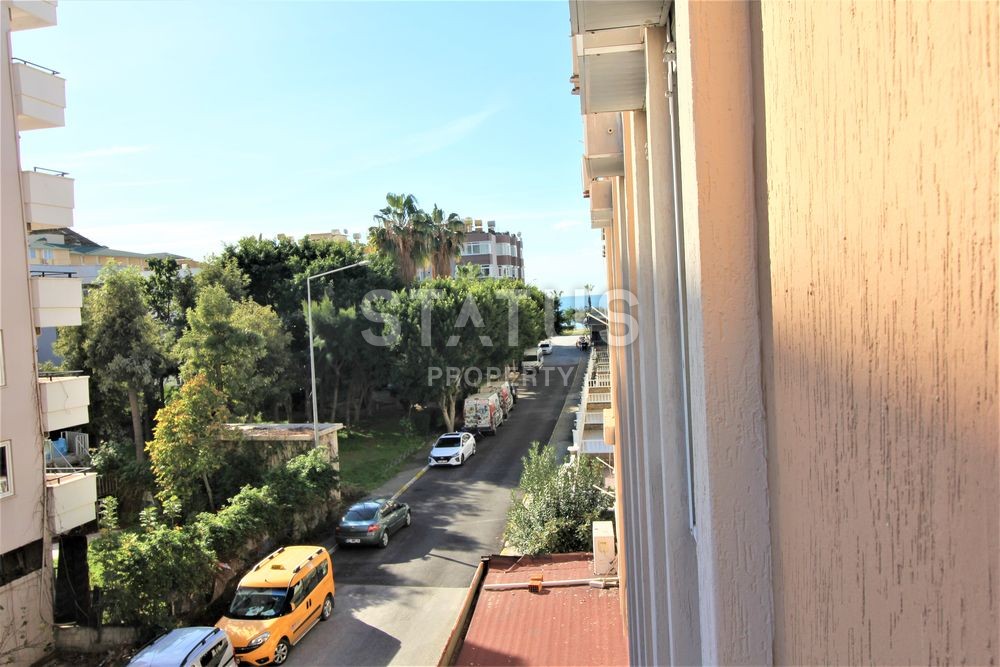 Бюджетная квартира в центре города, в ста метрах от моря, 55 м2 фото 8