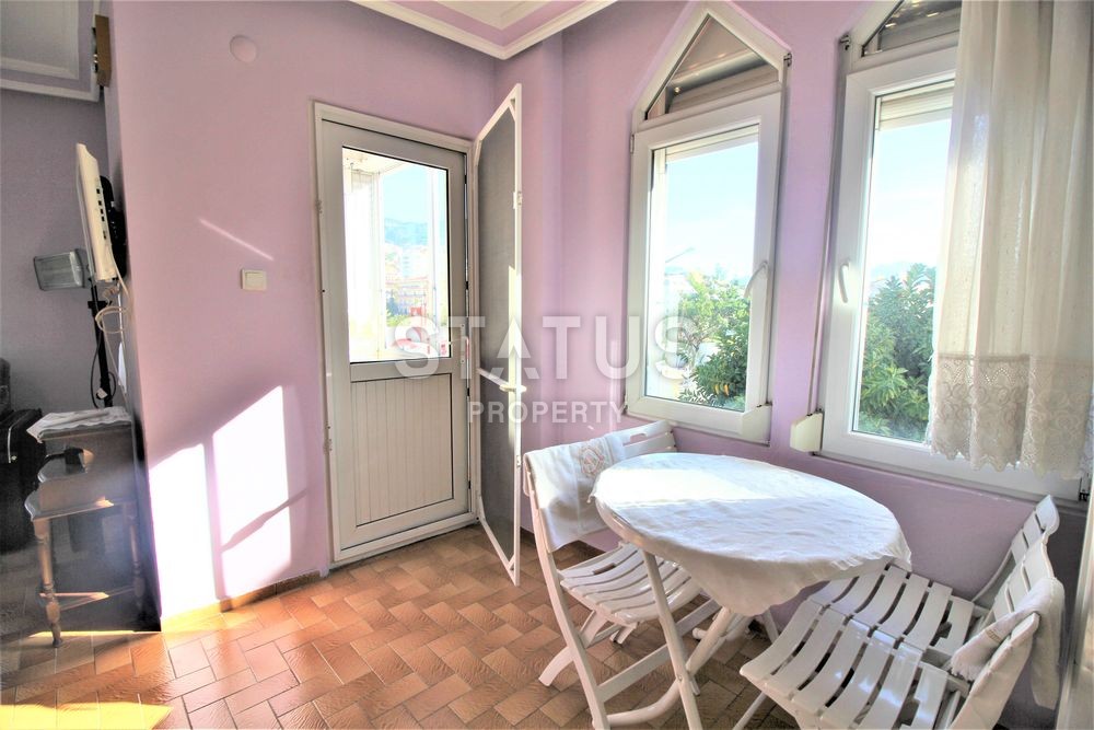 Бюджетная квартира в центре города, в ста метрах от моря, 55 м2 фото 9