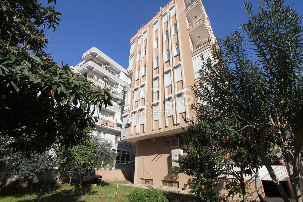 Бюджетная квартира в центре города, в ста метрах от моря, 55 м2 фото 17