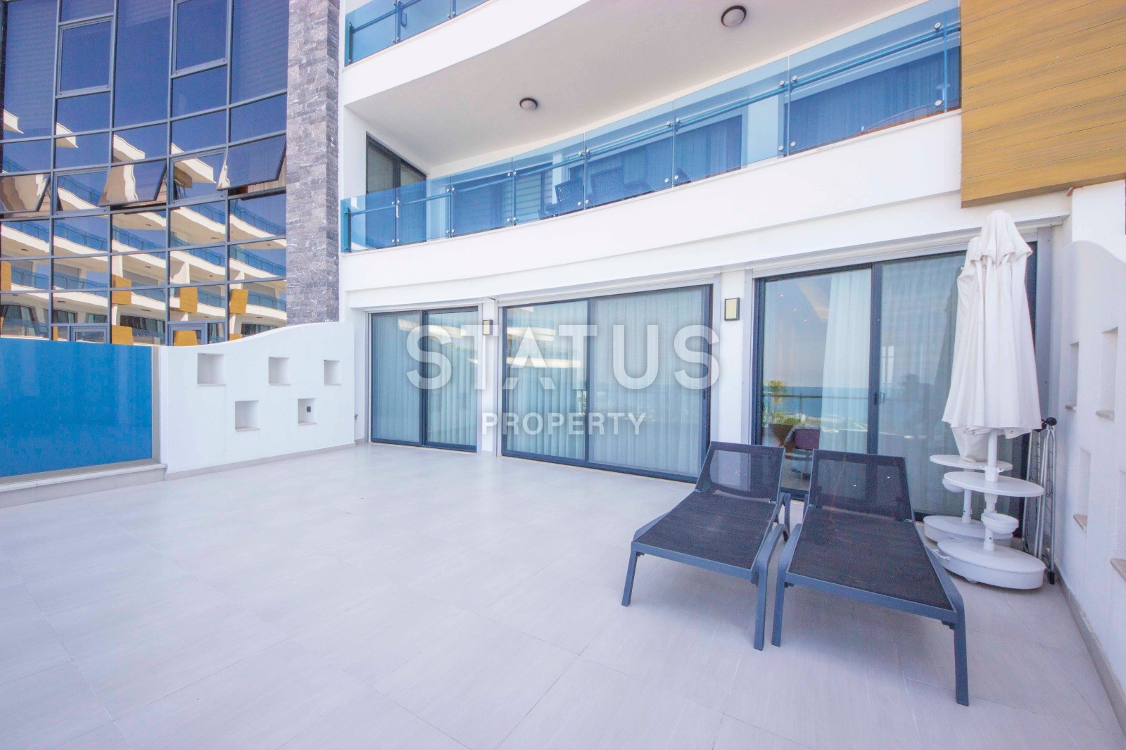 Просторная квартира планировки 2+1, 156 м 2 в комплексе класса люкс отельного типа с собственным пляжем, район Конаклы, Аланья фото 12