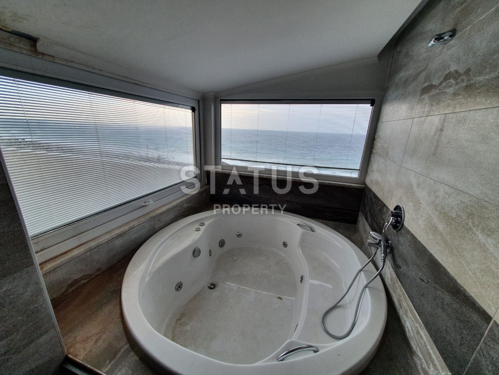 Двух уровневые апартаменты 4+1 с прямым видом на море, 220 м2. Кестель, Алания фото 14