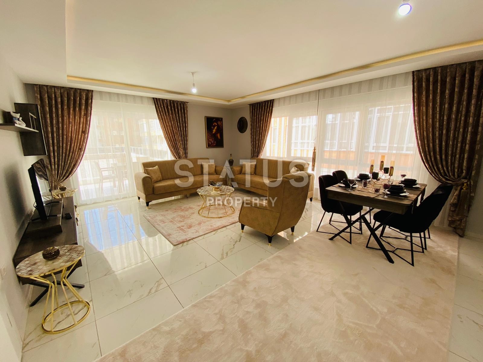 Трехкомнатная квартира с мебелью с большой террасой, 120 м2 фото 1
