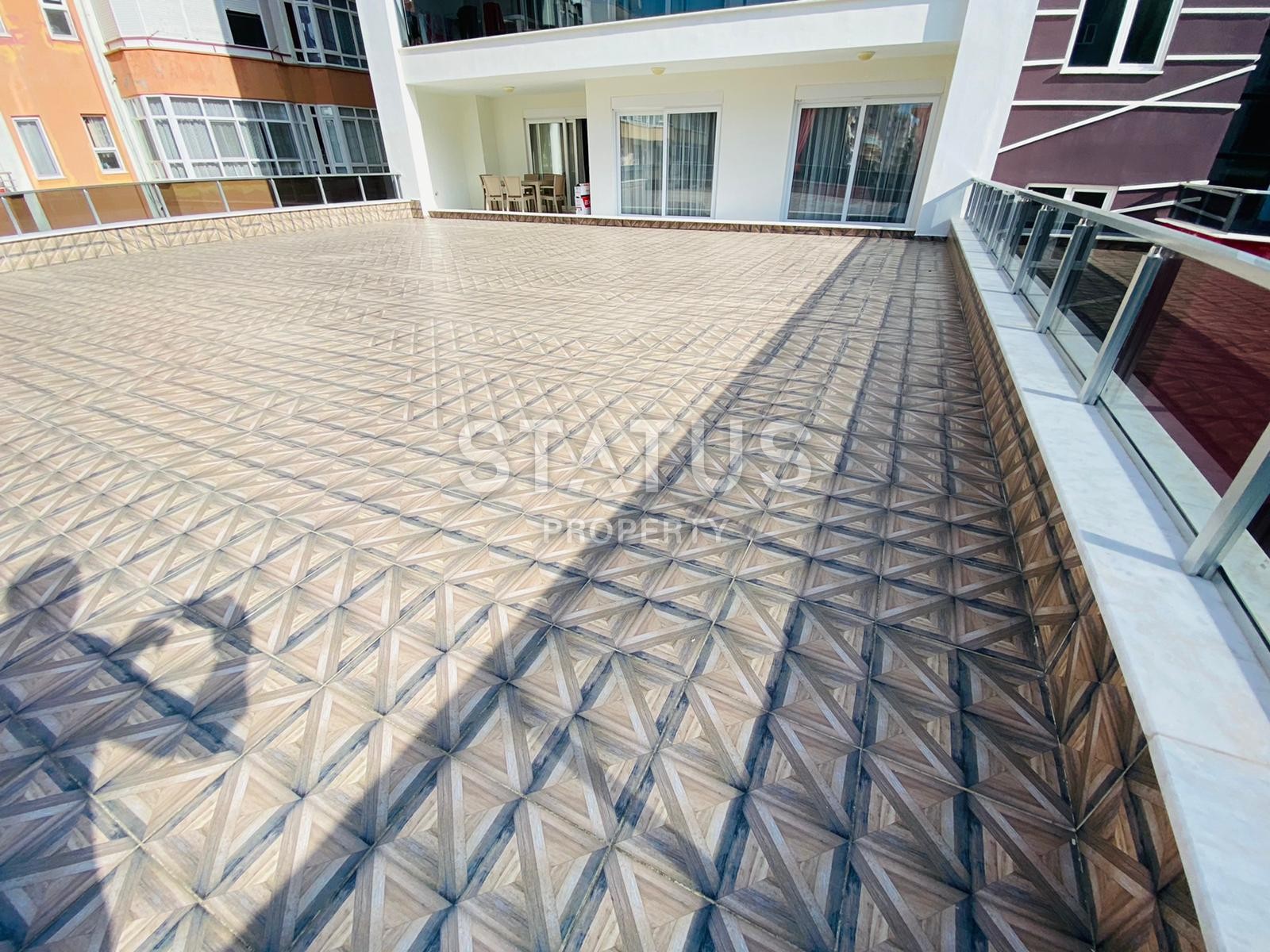 Трехкомнатная квартира с мебелью с большой террасой, 120 м2 фото 27