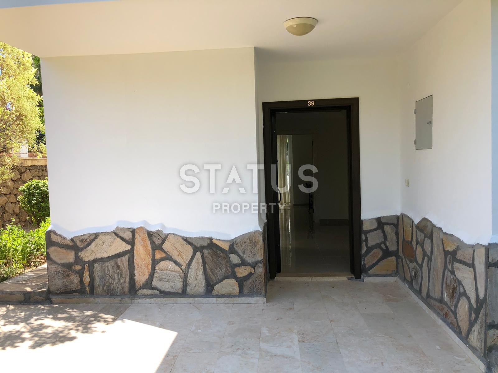 Villa 4+1 with its own territory of 500 m2 in Kargicak. фото 6