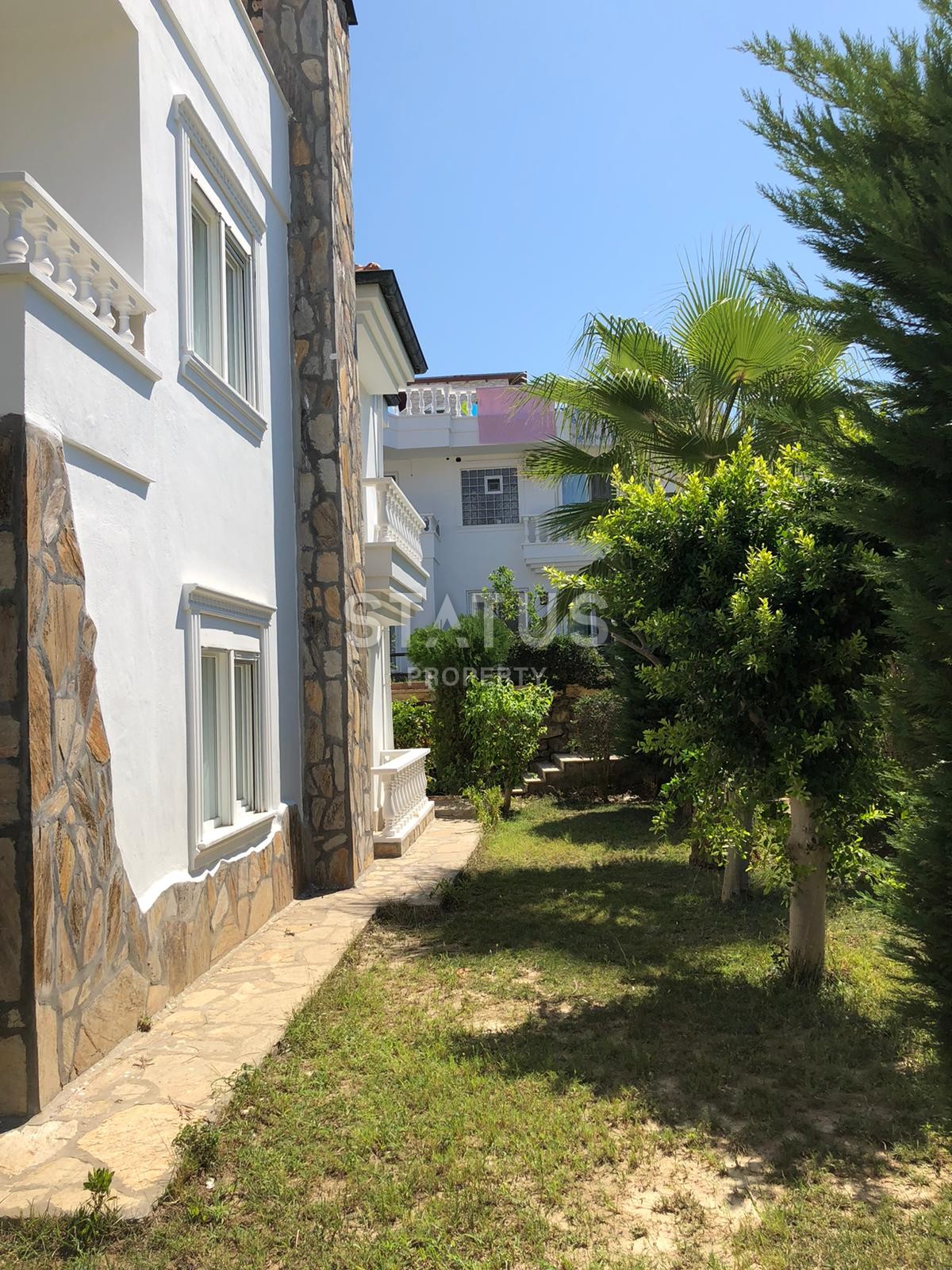 Villa 4+1 with its own territory of 500 m2 in Kargicak. фото 32