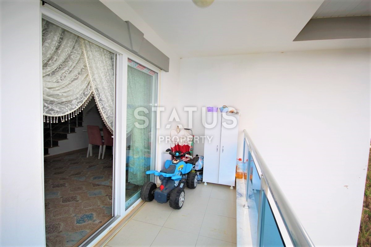 Меблированный дуплекс 2+1 с видом на море и горы в районе Кестель, 165 м2. фото 30