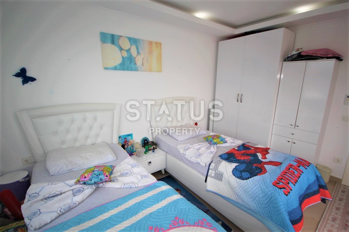 Меблированный дуплекс 2+1 с видом на море и горы в районе Кестель, 165 м2. фото 32