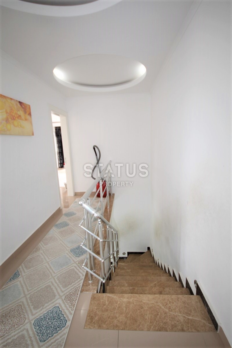 Меблированный дуплекс 2+1 с видом на море и горы в районе Кестель, 165 м2. фото 35