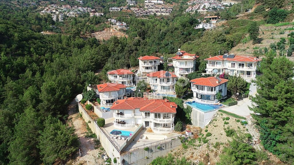 Вилла 3+1 с отдельной территорией и бассейном по хорошей цене. Центр, Алания. фото 3