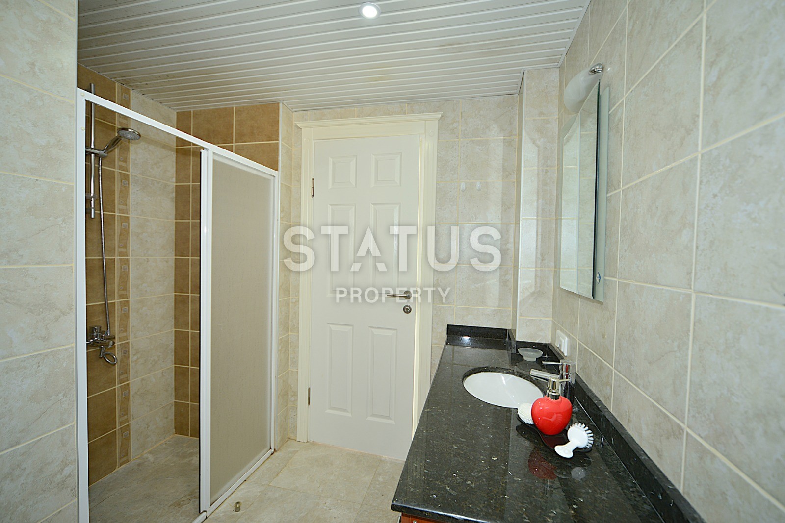 Вилла 3+1 с отдельной территорией и бассейном по хорошей цене. Центр, Алания. фото 12